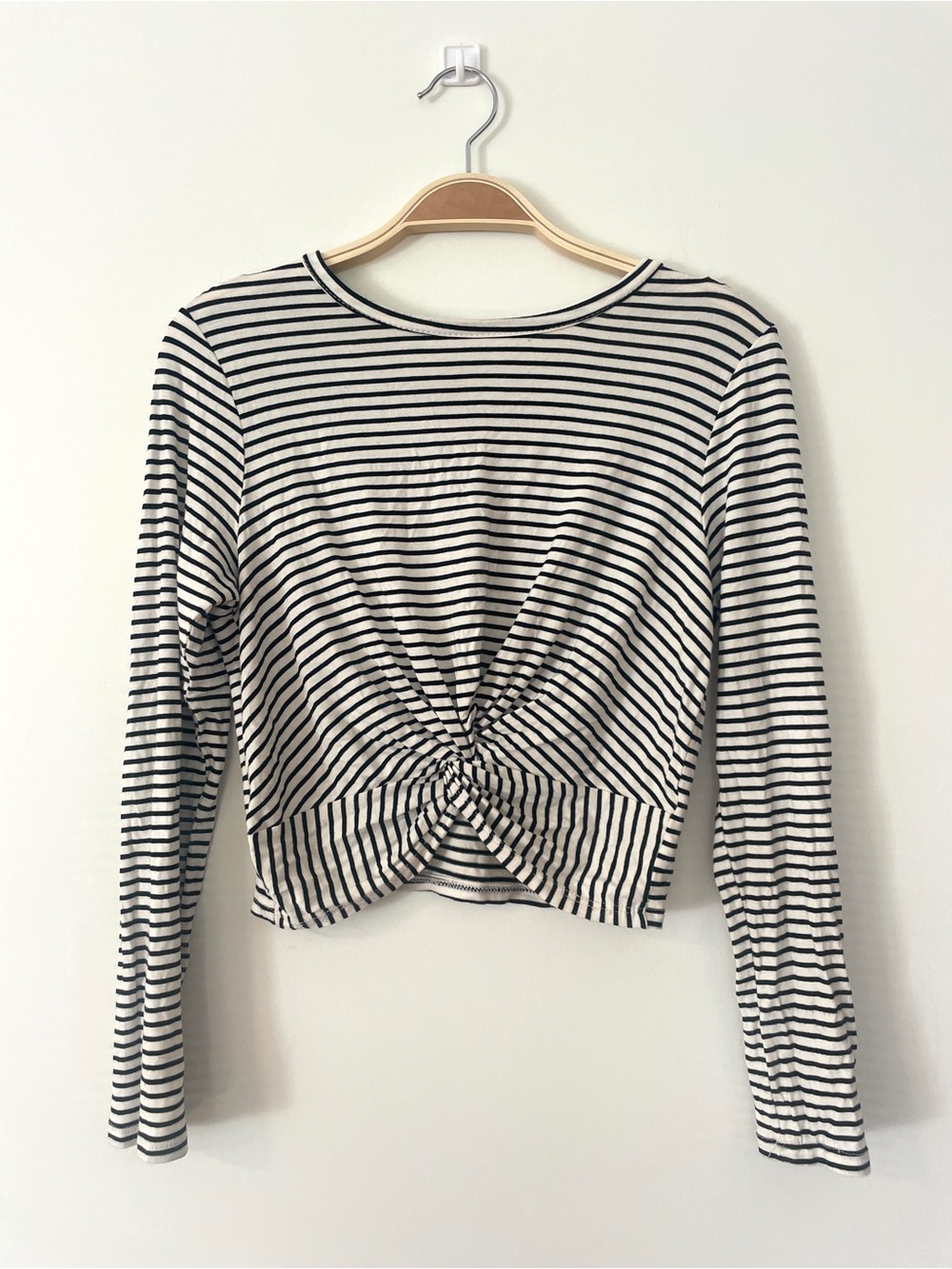 gaze Black & White Striped Long-Sleeve Twist-Front Crop Top